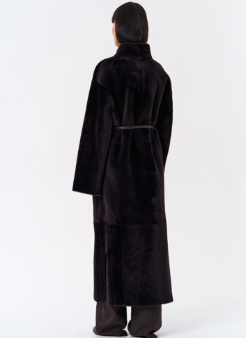 Женская двухсторонняя дубленка с декоративным поясом