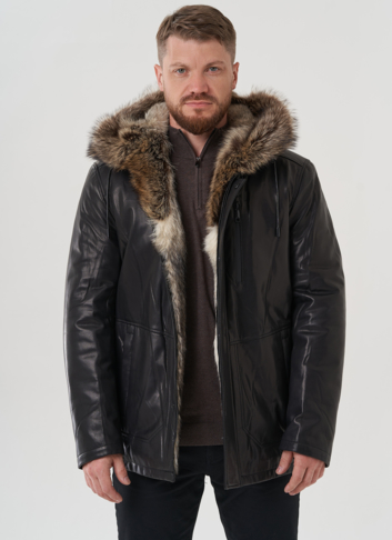 Мужская куртка с капюшоном на мехе из волка