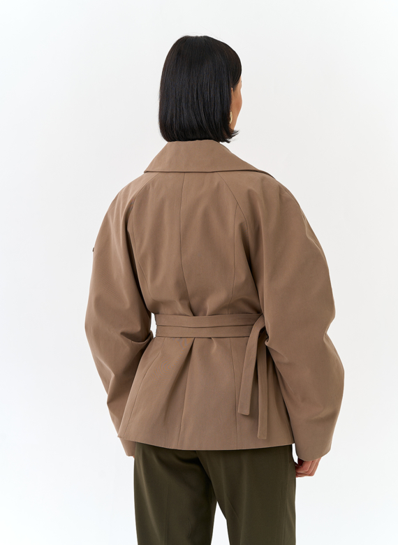 Женская куртка с объемными рукавами