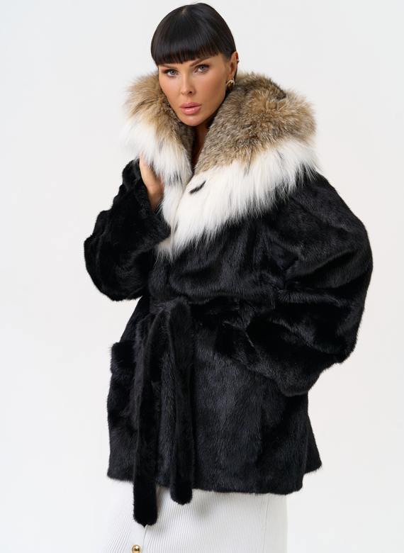 Женская шуба из меха норки с капюшоном из меха рыси