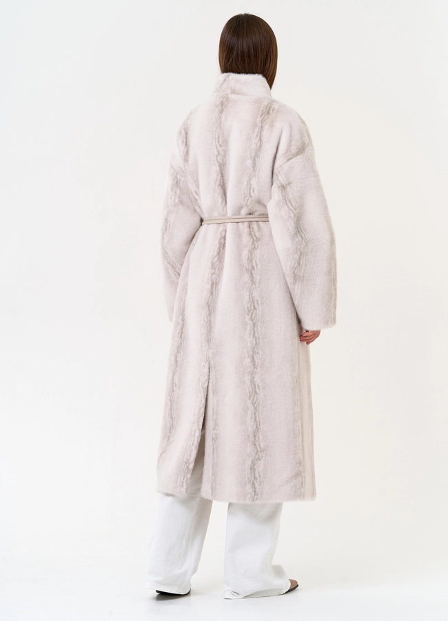 Светлое пальто из эко меха с поясом модель № 31531 в кредит