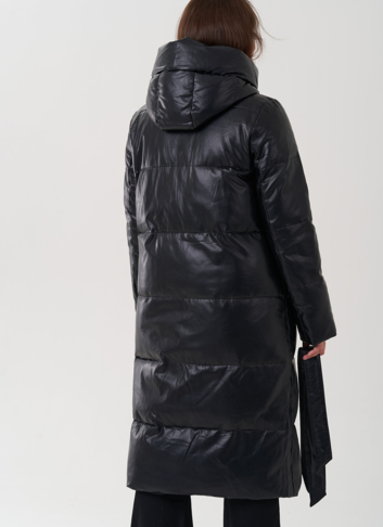 Женский пуховик из эко кожи с капюшоном