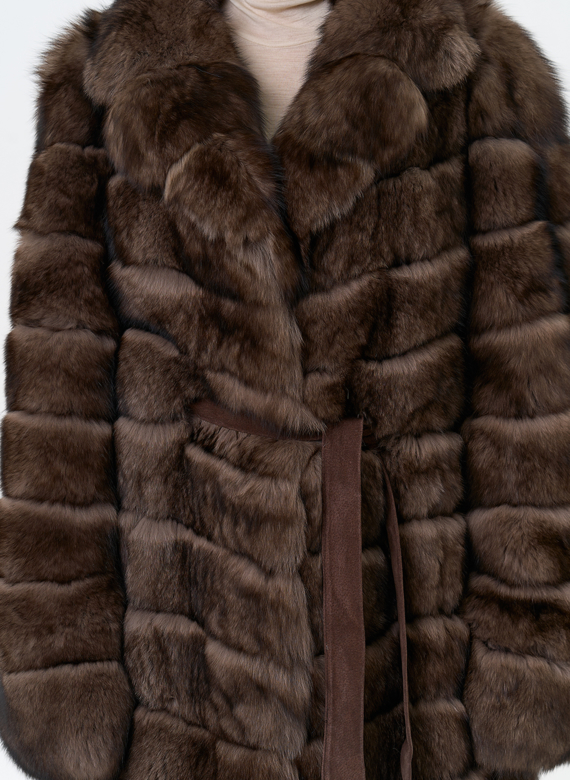 Длинная шуба из меха песца с английским воротником