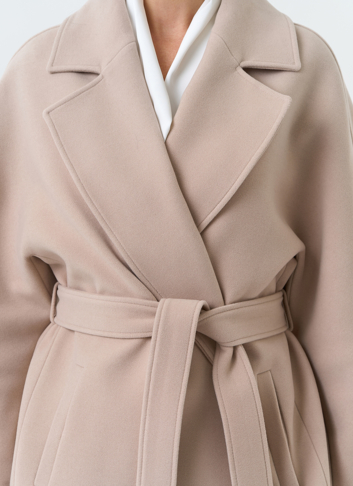 Женское укороченное пальто с английским воротником