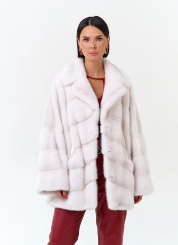 Шуба из меха норки белого цвета фото