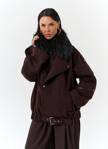 Женское укороченное пальто с отделкой из меха лисы