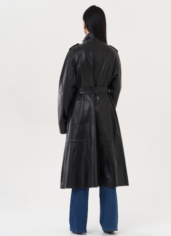 Плащ из натуральной кожи черного цвета