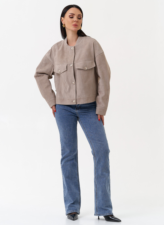 Светлая куртка из замши