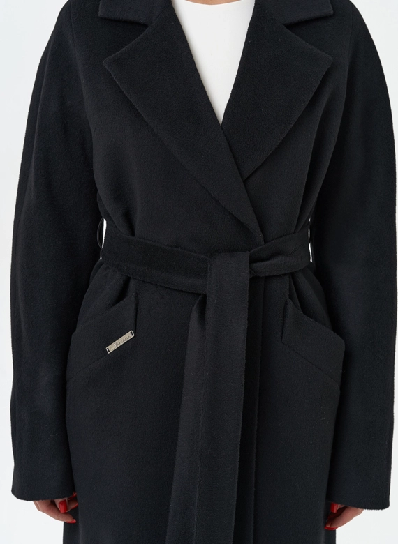 Длинное женское пальто с английским воротником