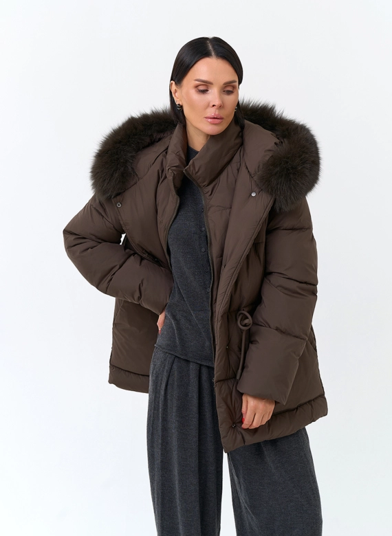 Женский пуховик с мехом песца на капюшоне фото