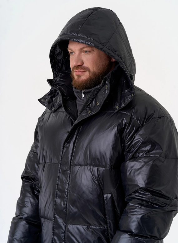 Мужской пуховик черного цвета с капюшоном