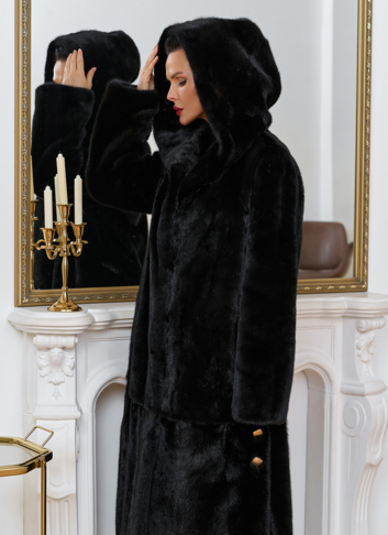Женская шуба из скандинавской норки с капюшоном