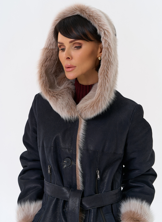 Женская натуральная дубленка с капюшоном