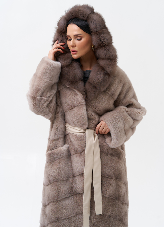 Длинная шуба из норки с капюшоном модель № 28128 меха малина