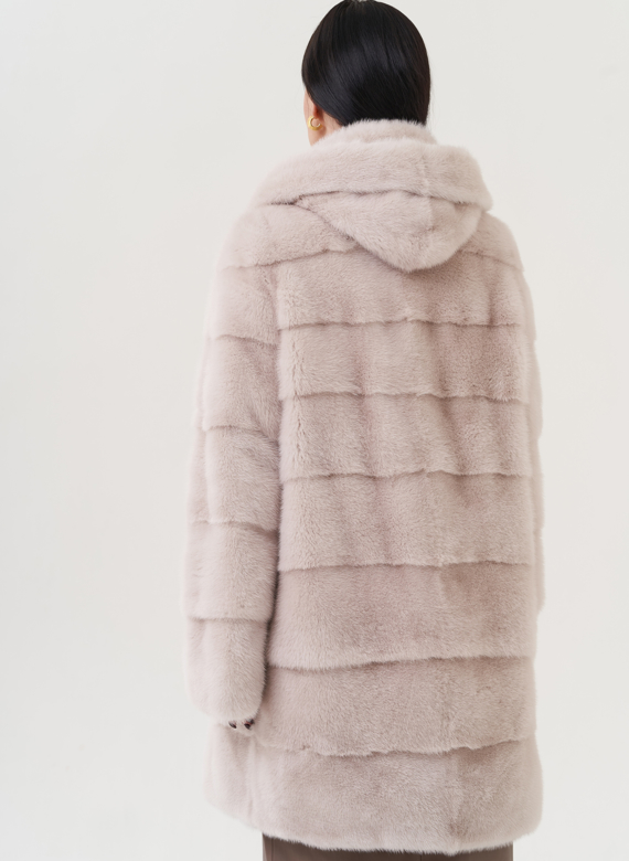 Шуба из норки с капюшоном 