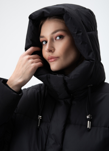 Женский пуховик с капюшоном 