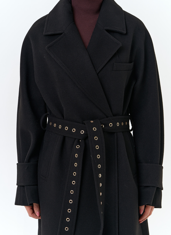 Женское пальто с акцентным поясом