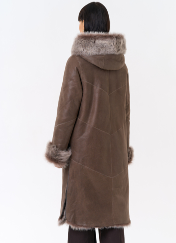 Женская натуральная дубленка с капюшоном