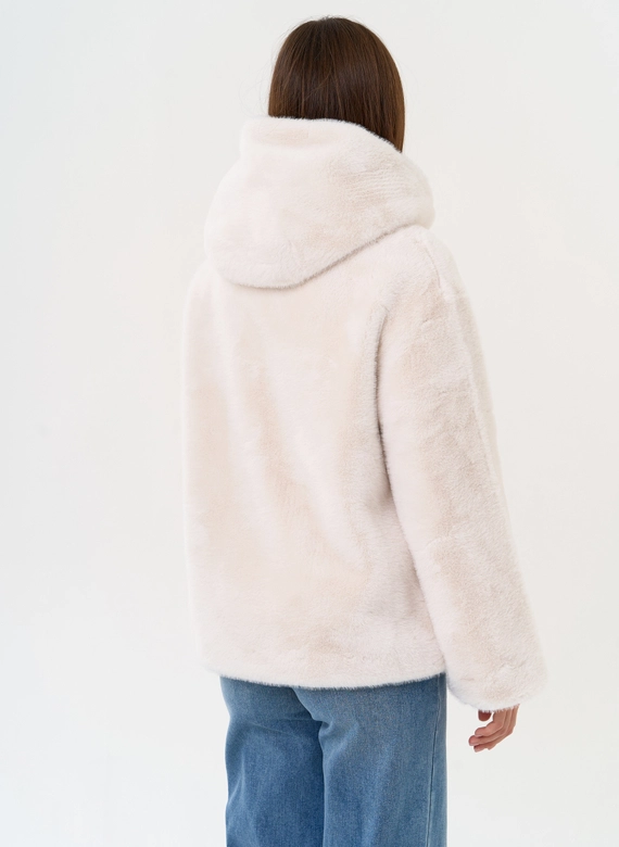 Женская куртка из эко меха с капюшоном