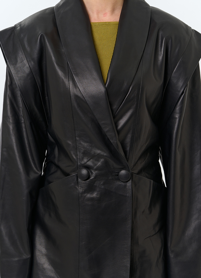 Женская куртка из натуральной кожи с акцентными плечами модель № 32884 универмаг малина