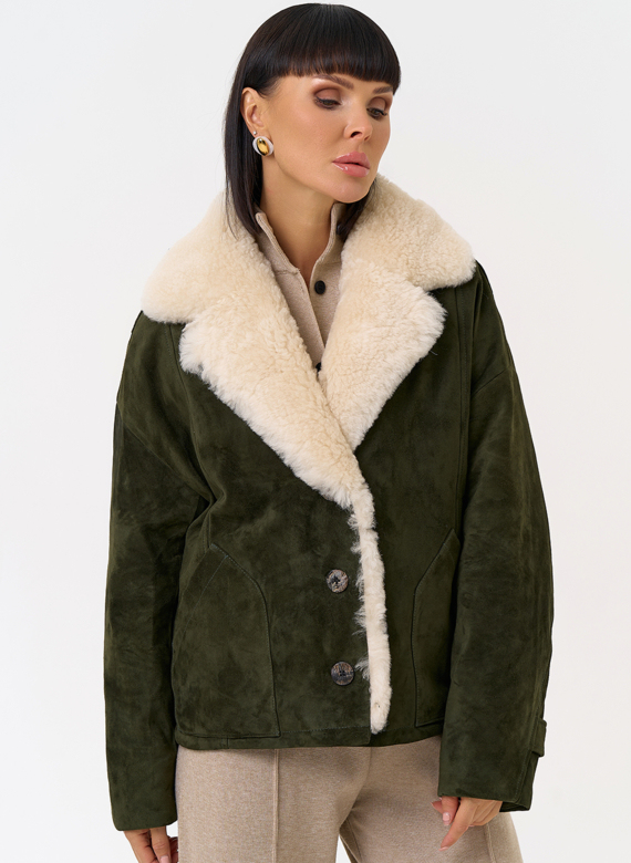 Пуховик из натуральной замши с английским воротником