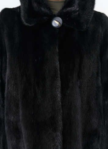Шуба из норки с капюшоном черного цвета