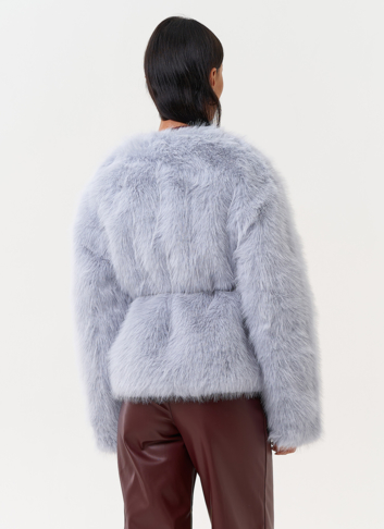 Короткая женская шуба из эко меха