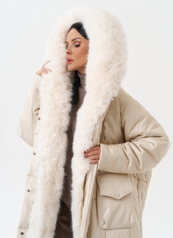 Пуховик из эко кожи с капюшоном из эко меха 