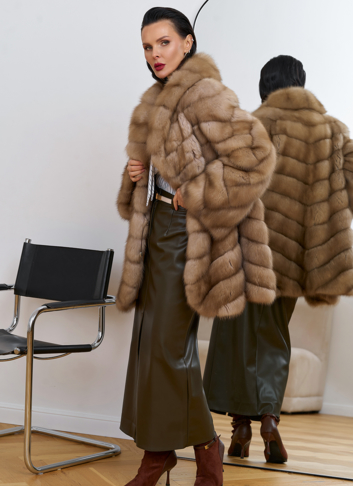 Женская шуба из куницы с воротником шаль