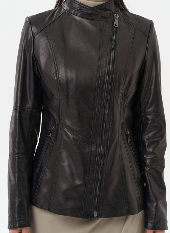 Куртка кожаная черного цвета