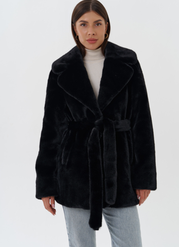 Куртка из эко меха с капюшоном