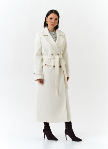Женское пальто белого цвета