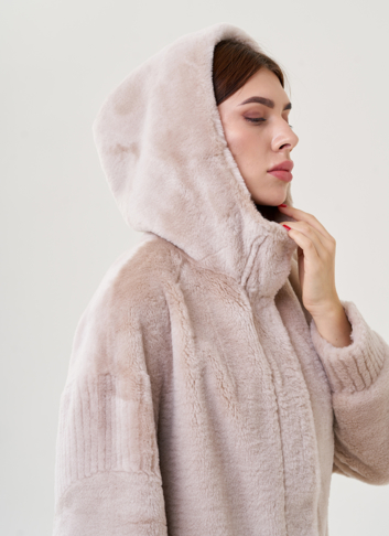 Длинное пальто из эко меха