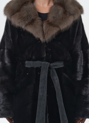 Норковая шуба с капюшоном из меха куницы