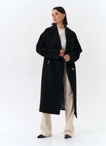 Женское пальто в черном цвете