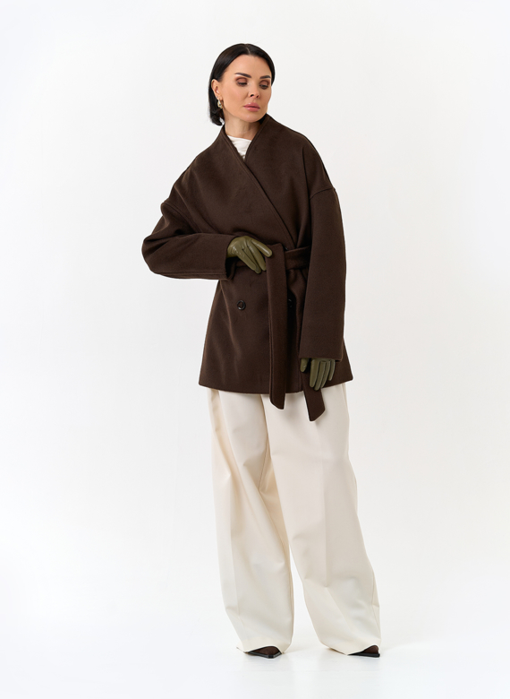 Женское укороченное пальто с поясом