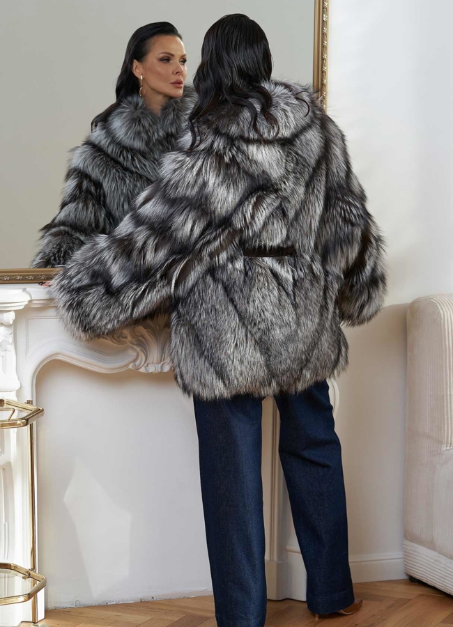 Шуба из меха финской серебристой лисы модель № 28812 универмаг малина